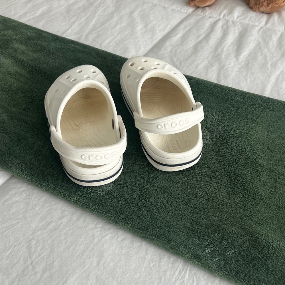 CROCS Kids Classic Clog - Cream with Black Accents - Picture 4 of 6